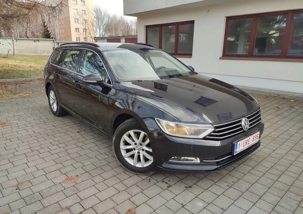 Volkswagen Passat cena 40000 przebieg: 250000, rok produkcji 2015 z Poniatowa małe 326